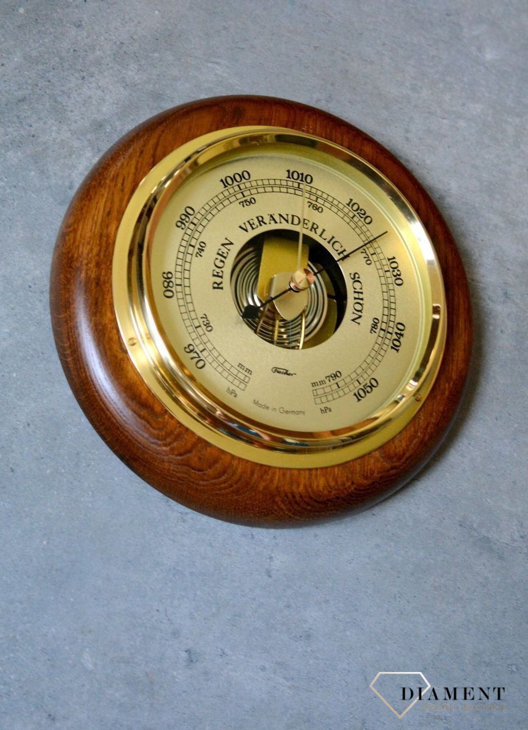 Drewniana stacja pogody BAROMETR240 Efektowna pod względem wyglądu i wykonania stacja pogody. Okrągły barometr pokojowy do powieszenia wewnątrz budynków.  (3).JPG
