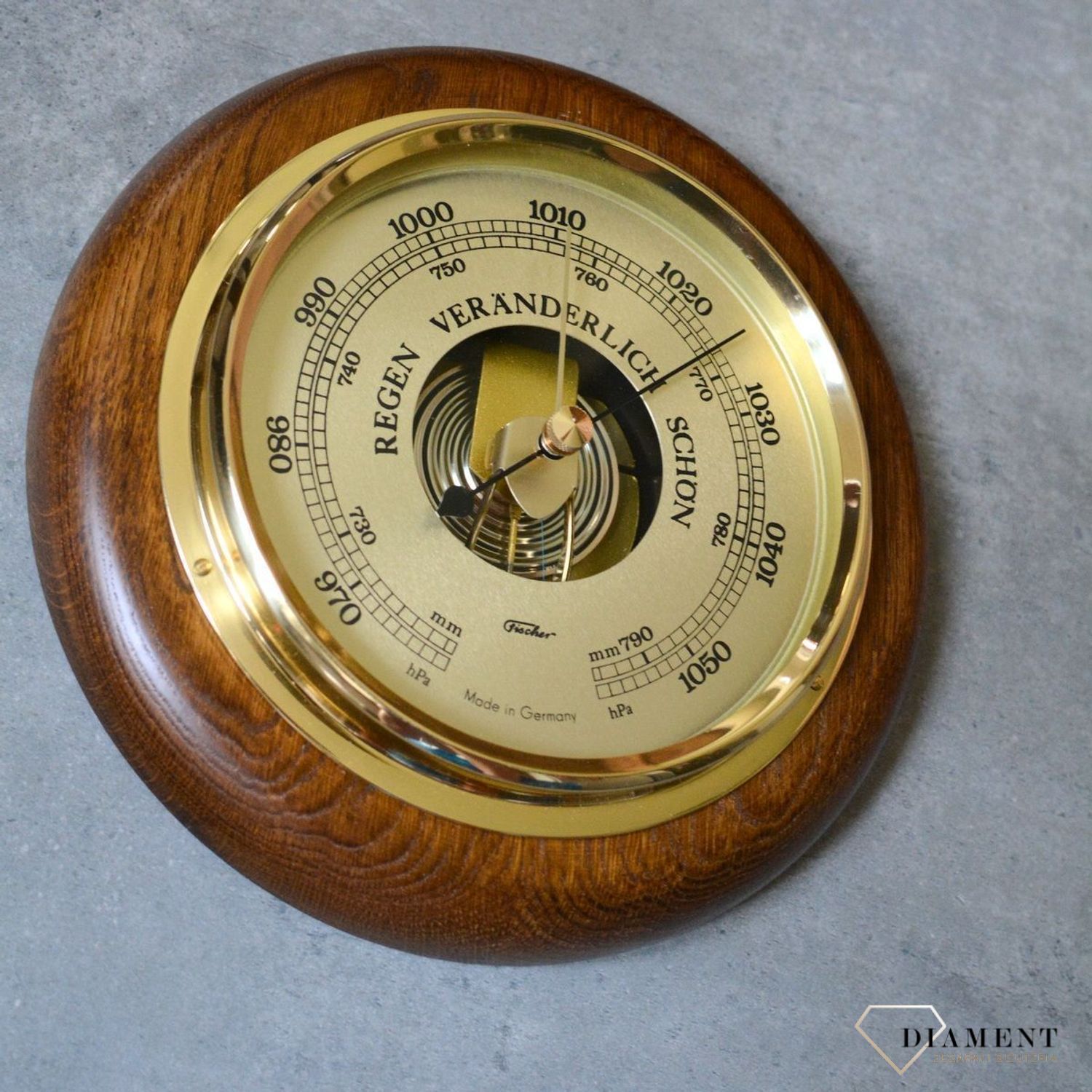 Drewniana stacja pogody BAROMETR240 Efektowna pod względem wyglądu i wykonania stacja pogody. Okrągły barometr pokojowy do powieszenia wewnątrz budynków.  (3).JPG