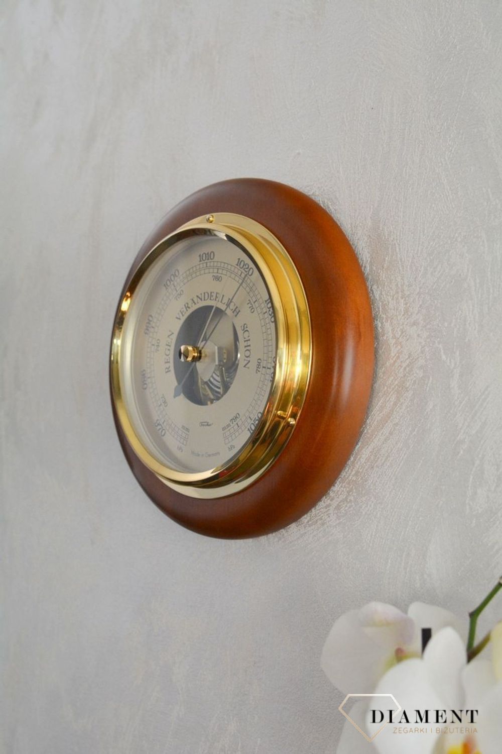 Drewniana stacja pogody Barometr 'Drewno Ciemny Orzech' BAROMETR240-08. Efektowna pod względem wyglądu i wykonania stacja pogody. Okrągły barometr z widocznym mechanizmem.  (7).JPG