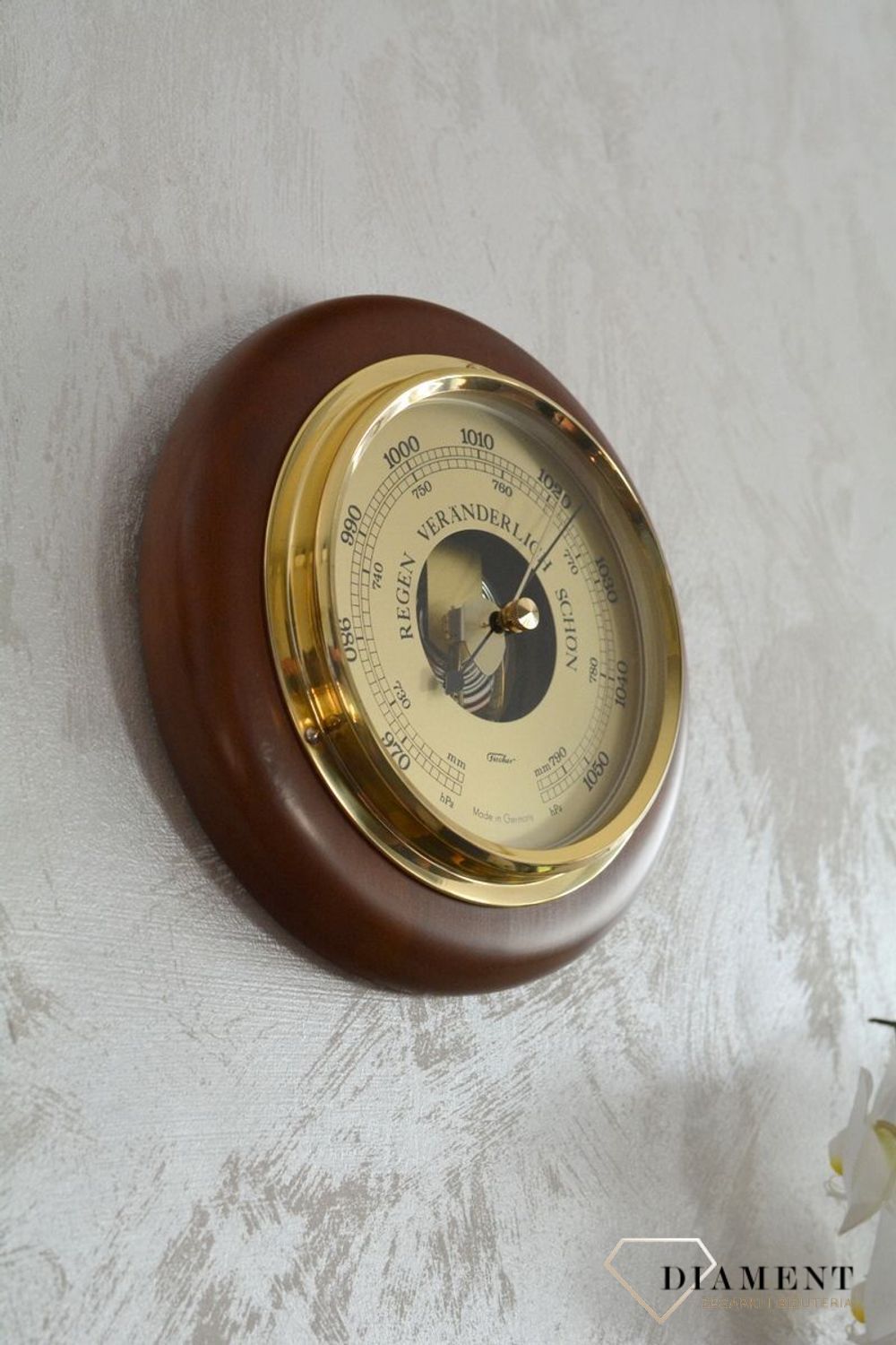 Drewniana stacja pogody Barometr 'Drewno Ciemny Orzech' BAROMETR240-08. Efektowna pod względem wyglądu i wykonania stacja pogody. Okrągły barometr z widocznym mechanizmem.  (7).JPG