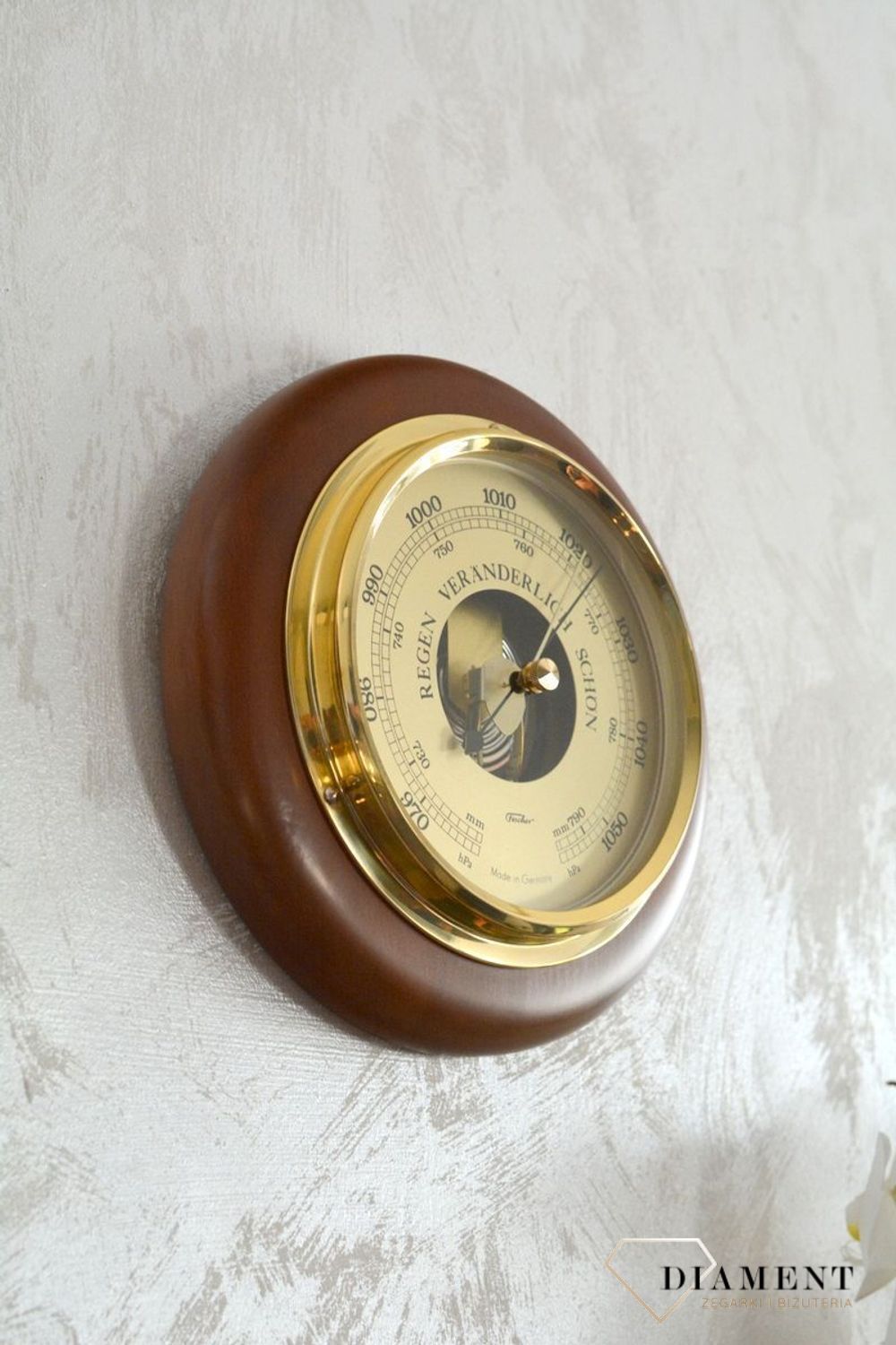 Drewniana stacja pogody Barometr 'Drewno Ciemny Orzech' BAROMETR240-08. Efektowna pod względem wyglądu i wykonania stacja pogody. Okrągły barometr z widocznym mechanizmem.  (7).JPG