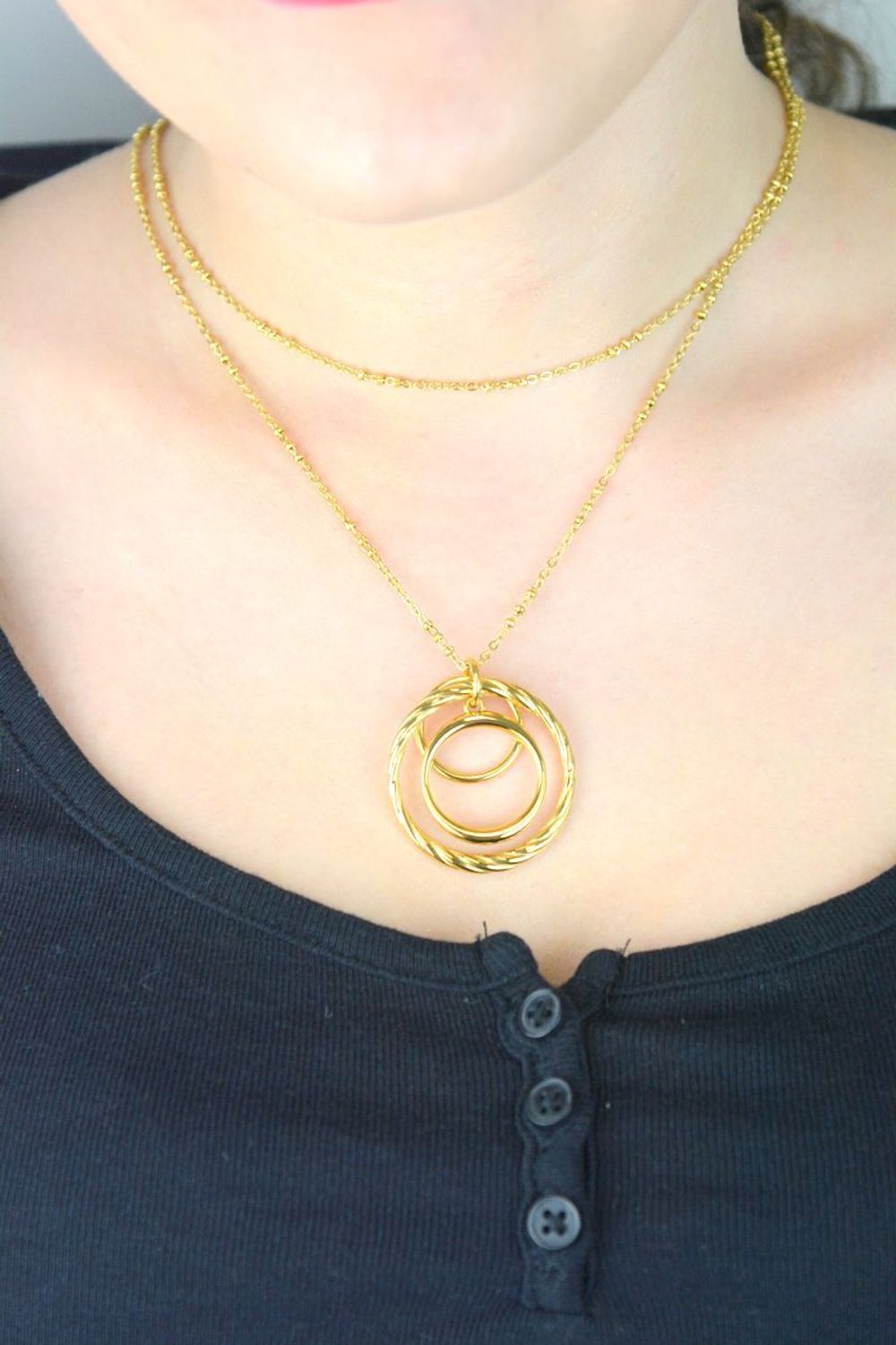 Naszyjnik Brosway BAY07 z połączonymi kółkami  Długi złocony naszyjnik stal 316L (2).jpg