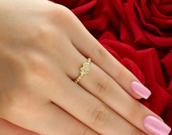 Złoty pierścionek 585 w kształcie serca z diamentem 0,01 ct (SI2H). Elegancka biżuteria z żółtego złota – idealna na prezent. Certyfikat autentyczności w zestawie3.jpg