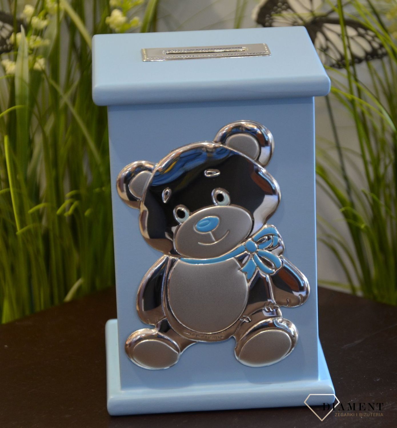 Wyjątkowej jakości produkt włoski. Precyzyjnie wykonana skarbonka z motywem misia ze srebra najwyższej jakości. Doskonały pomysł na elegancki prezent dla dziecka.JPG