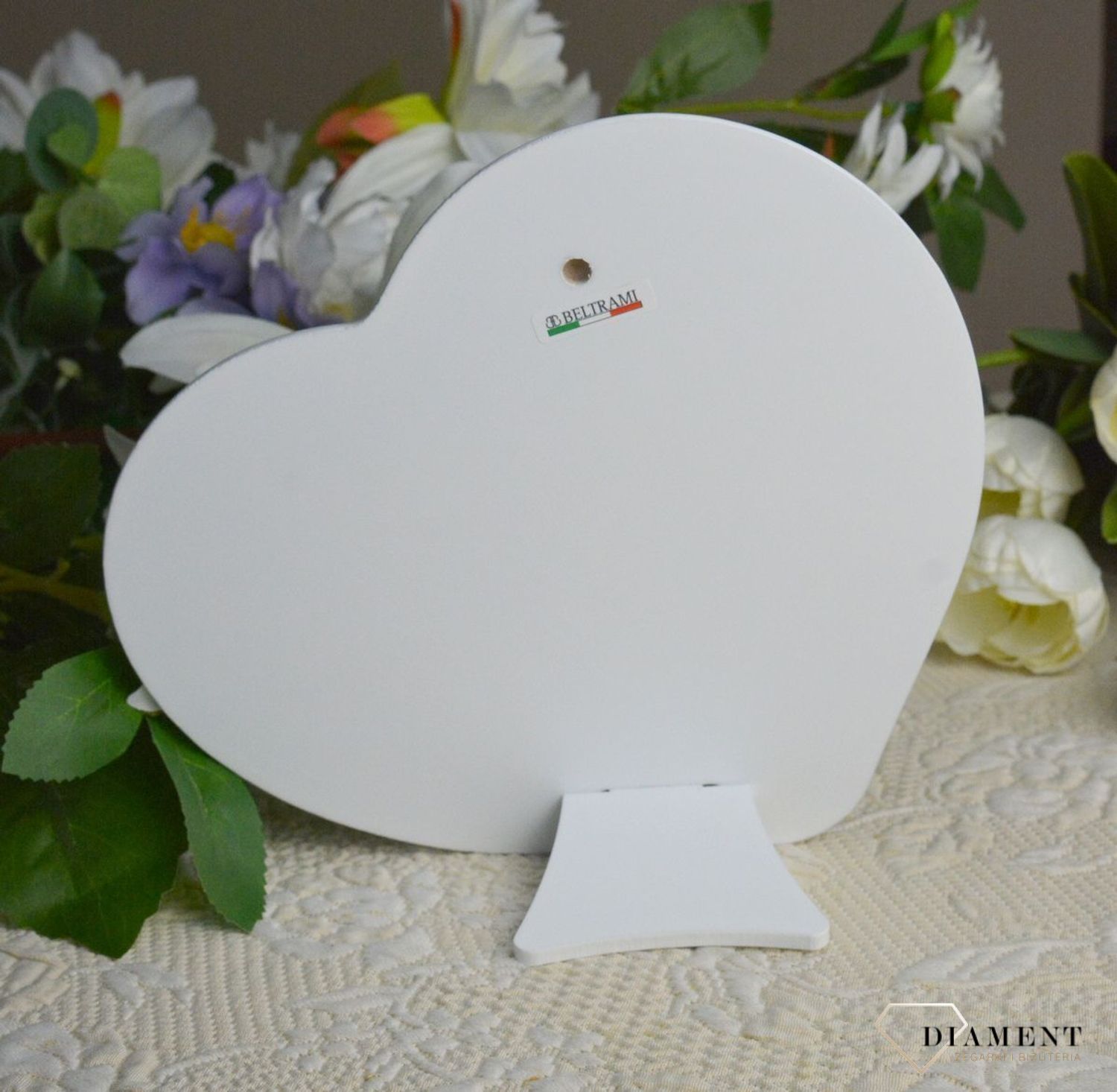 Obrazek srebrny z Aniołem Stróżem to piękna ozdoba dziecięcego pokoju. Pamiątka jest symbolicznym przedstawieniem opieki roztoczonej nad malcem przez Bożą Opatrzność. Wyjątkowa pamiątka z okazji Chrztu.jpg