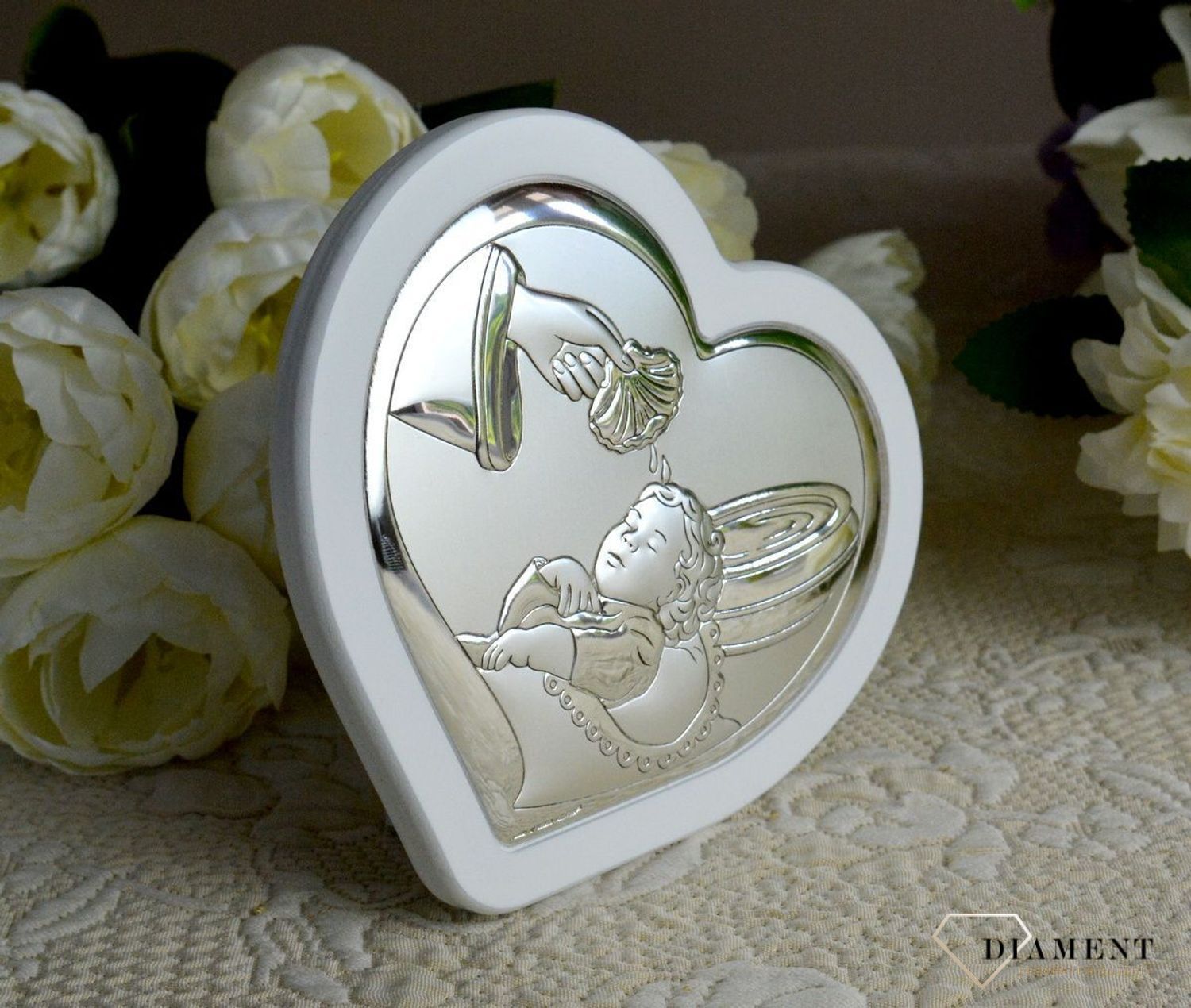 Obrazek srebrny w sercu Dziecko podczas Chrztu Świętego BC65792W. Niezwykły obrazek srebrny przedstawiający dziecko podczas chrztu w formie serca idealny prezent na Chrzest Święty.Obrazek stanie się piękną pamiątką (2).JPG