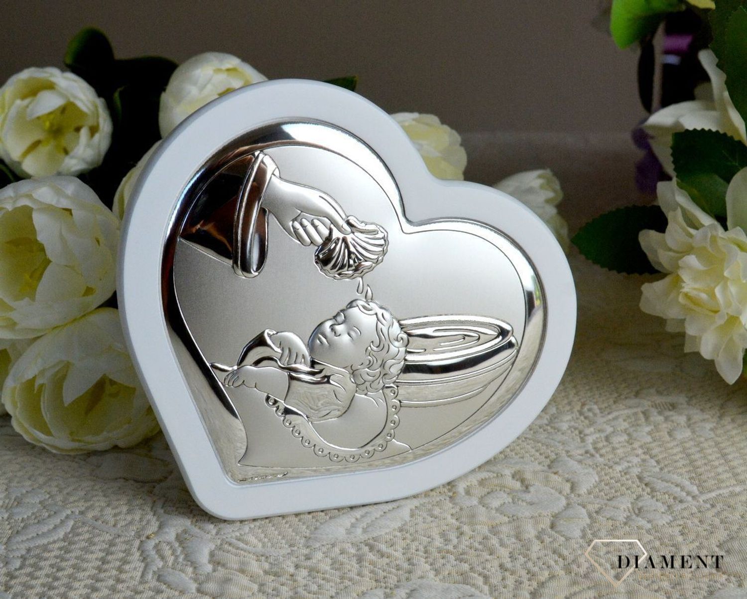 Obrazek srebrny w sercu Dziecko podczas Chrztu Świętego BC65792W. Niezwykły obrazek srebrny przedstawiający dziecko podczas chrztu w formie serca idealny prezent na Chrzest Święty.Obrazek stanie się piękną pamiątką (2).JPG