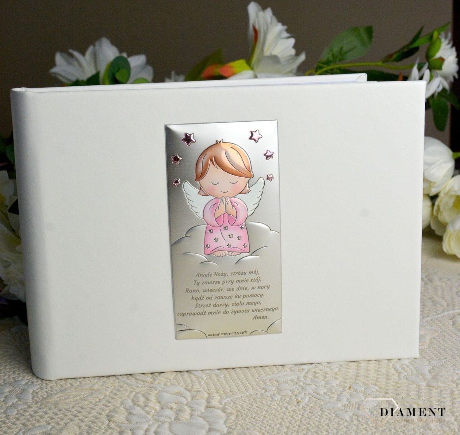Album na chrzest, roczek dla dziecka. Album na zdjęcia produkowany ze skóry organicznej. Na okładce znajduje się posrebrzany obrazek z motywem różowego Aniołka..jpg