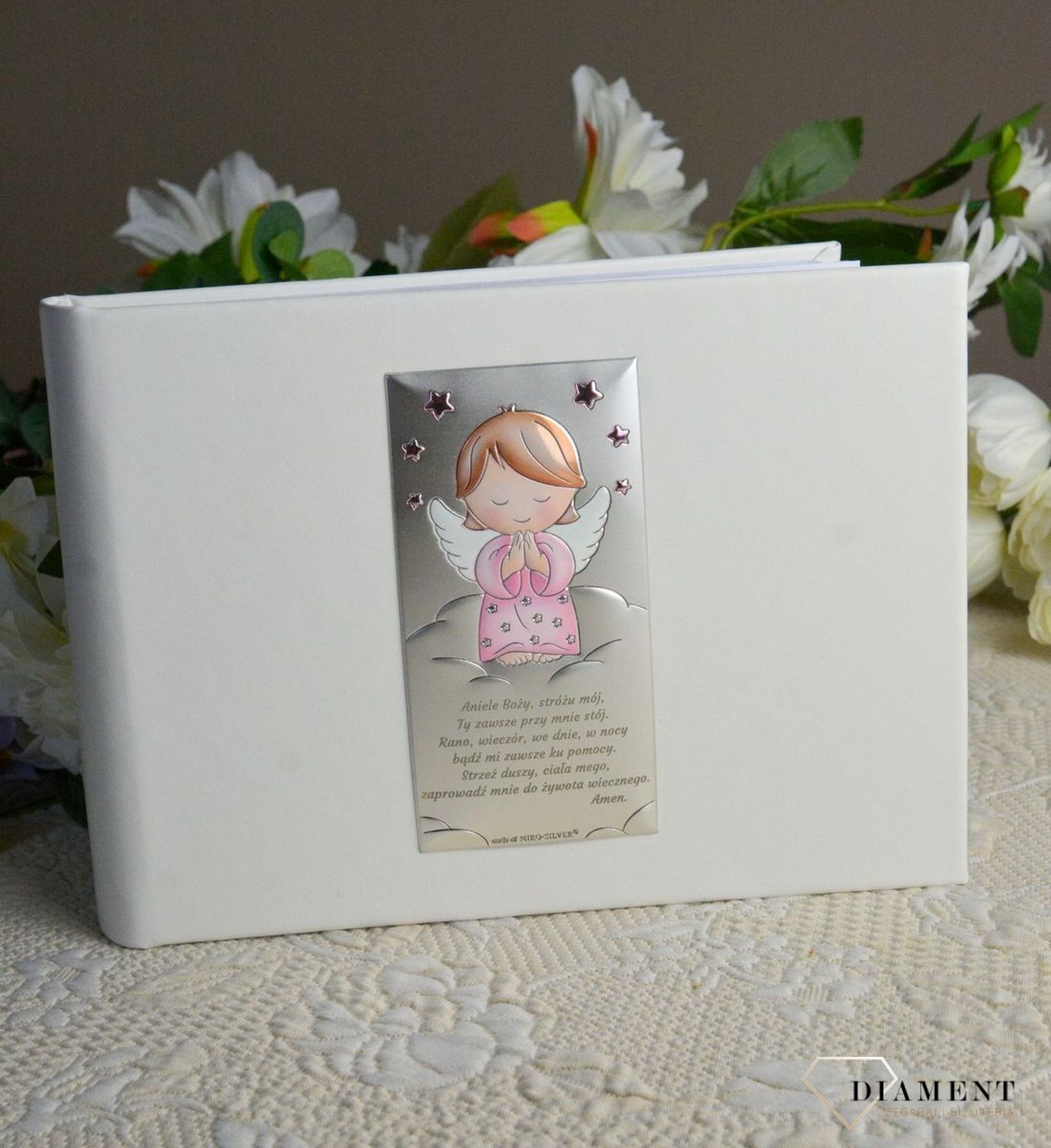 Album na chrzest, roczek dla dziecka. Album na zdjęcia produkowany ze skóry organicznej. Na okładce znajduje się posrebrzany obrazek z motywem różowego Aniołka..jpg