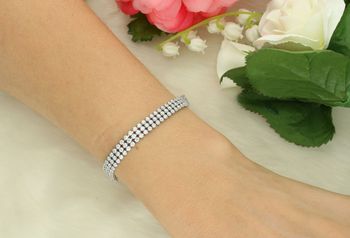 Olśniewająca bransoletka tenisowa Brosway Desideri z cyrkoniami i stalowym karabińczykiem. Elegancka biżuteria damska ze stali chirurgicznej 316L. Idealna na prezent!3.jpg