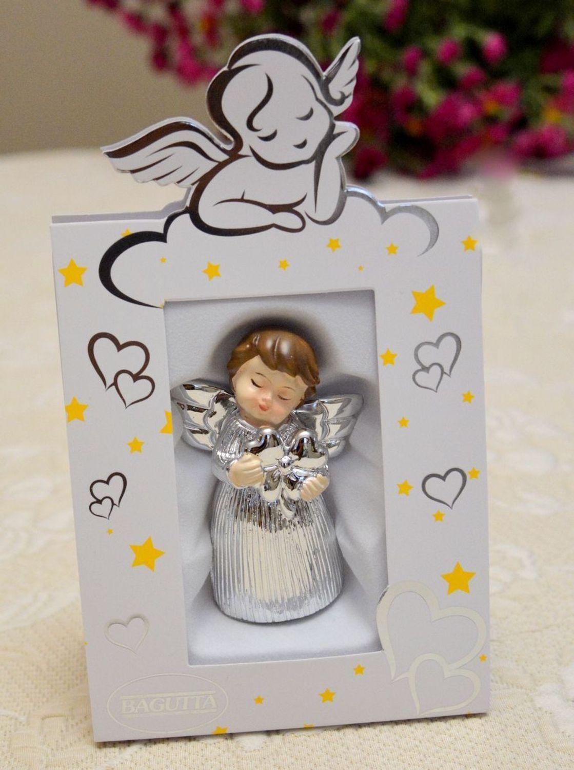 Pamiątka Chrztu Świętego figurka Aniołek z koniczynką BG2155-06. Pamiątka chrztu świętego, narodzin dziecka. Figurka aniołka z sercem. Posrebrzana figurka aniołka jako pamiątka na prezent..jpg