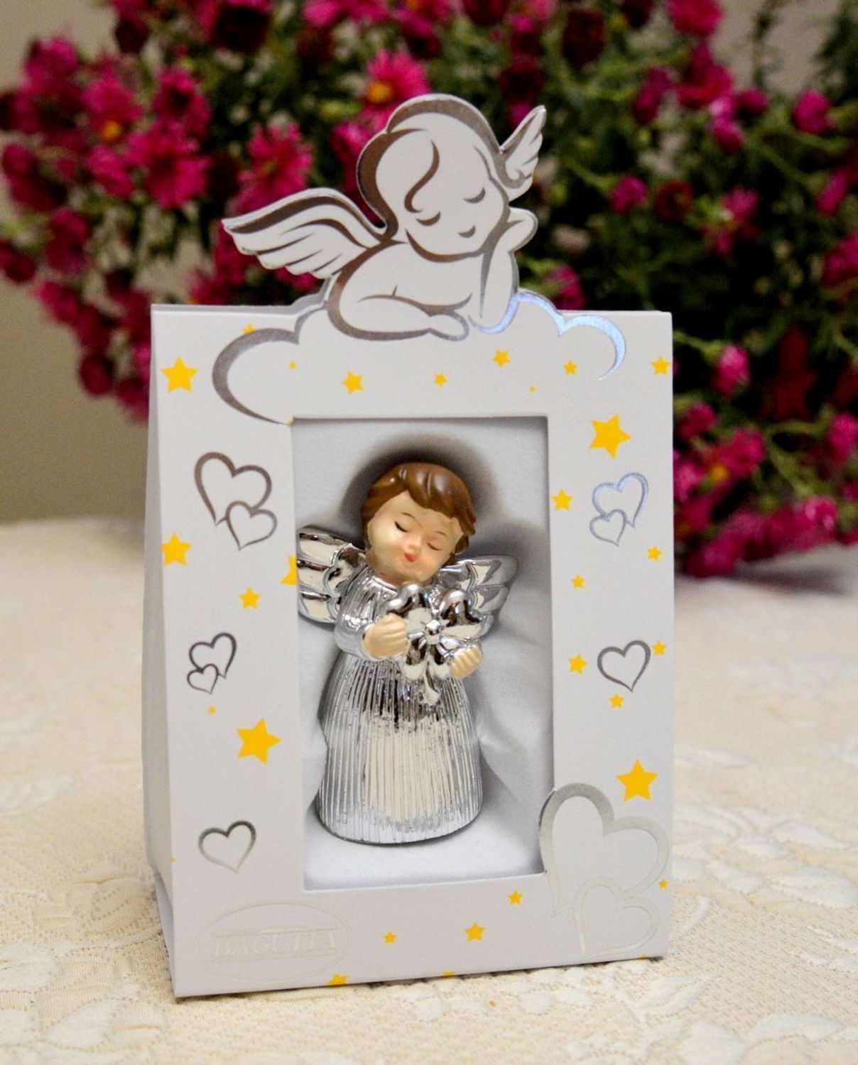 Pamiątka Chrztu Świętego figurka Aniołek z koniczynką BG2155-06. Pamiątka chrztu świętego, narodzin dziecka. Figurka aniołka z sercem. Posrebrzana figurka aniołka jako pamiątka na prezent..jpg