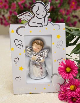 Pamiątka Chrztu Świętego figurka Aniołek z koniczynką BG2155-06. Pamiątka chrztu świętego, narodzin dziecka. Figurka aniołka z koniczynką (2).JPG