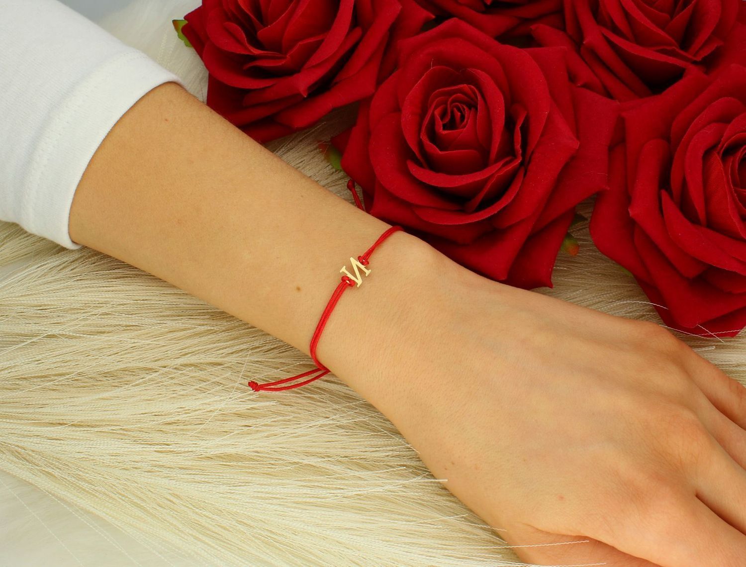 Złota bransoletka damska litera N czerwony sznurek próba 585 BG3131v40. Złota bransoletka z literką z 14- karatowego złota to doskonały pomysł na prezent . Delikatna bransoletka na 2.jpg