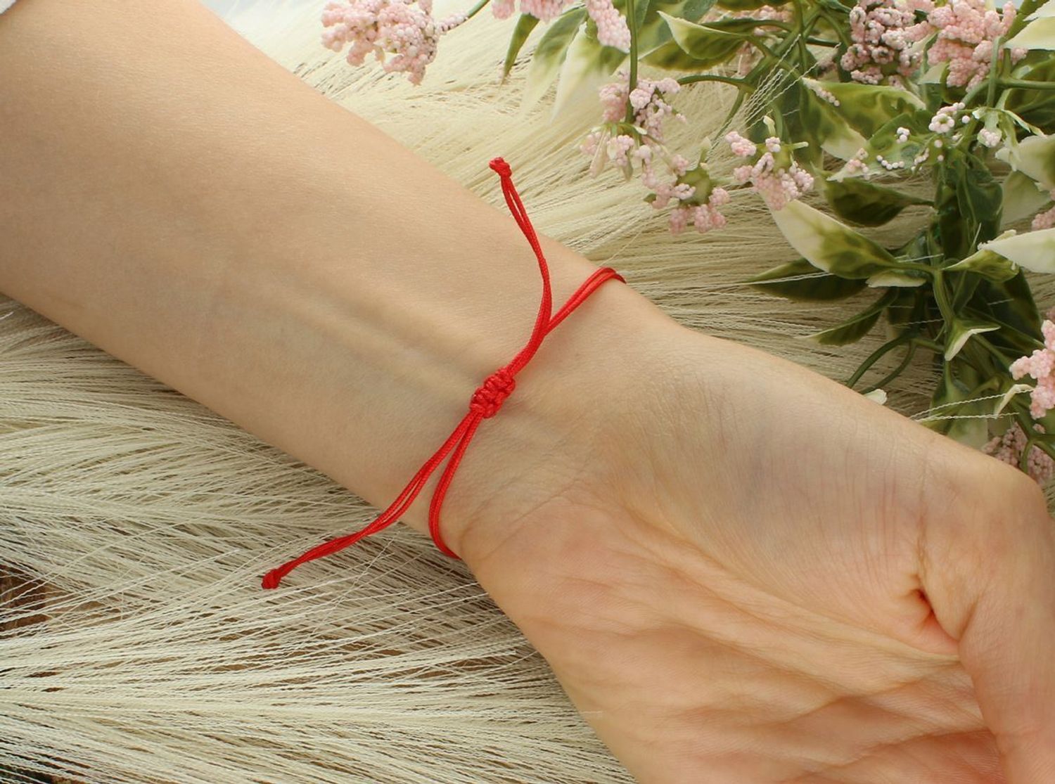 Złota bransoletka na sznurku próby 585 BG3131v48 z napisem „Najlepsza Mama” i serduszkami. Waga 1,37 g, okrągła blaszka 1,2 cm. Idealny, wzruszający prezent dla mamy.1.jpg