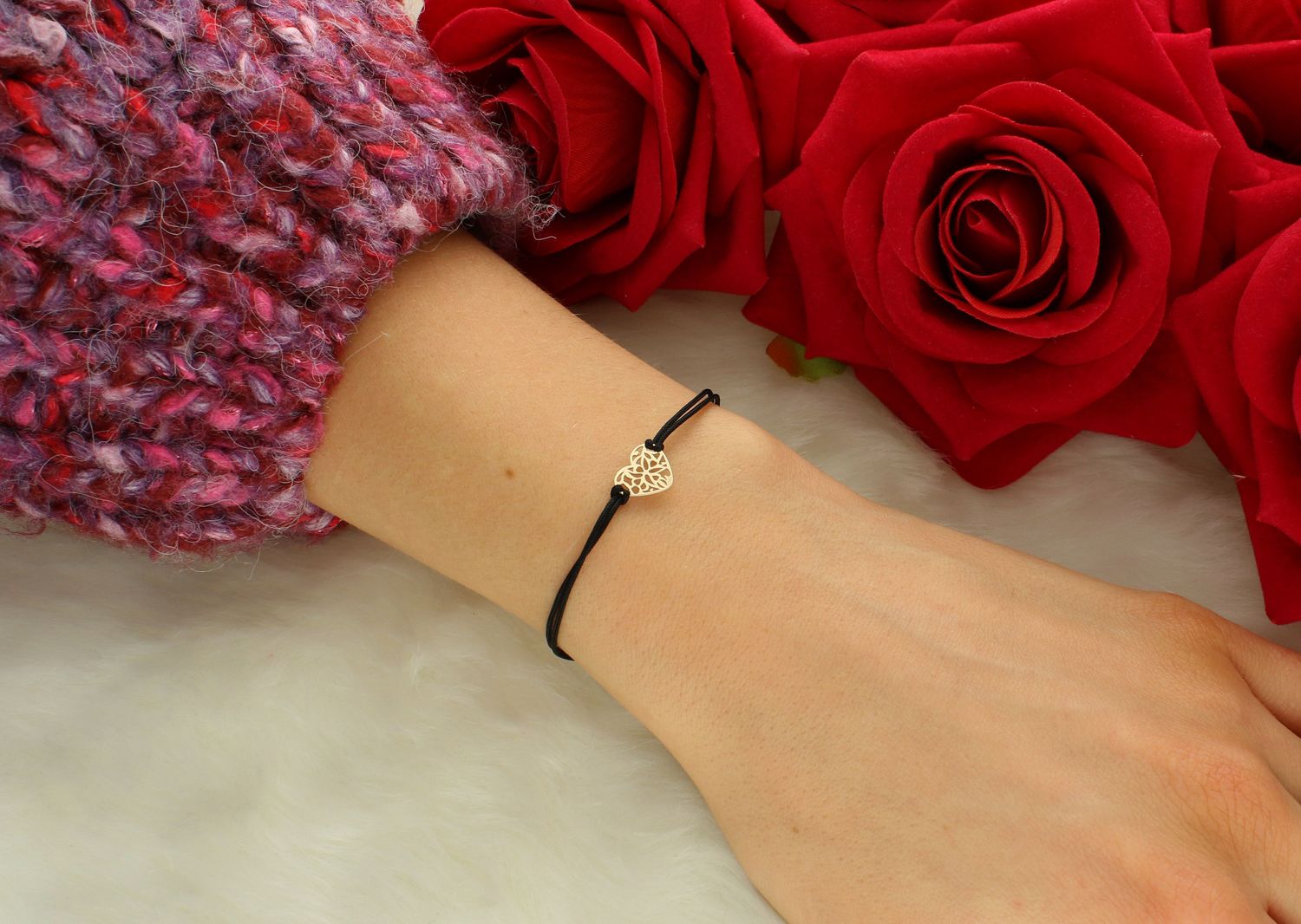 Bransoletka damska złota na sznureczku serce ażurowa pr 585, BBG3131v8 Bransoleta złota z czarnym sznurkiem, ozdobiona sercem to bardzo modny, nowoczesny akcent dla kobiet lubiących1.jpg