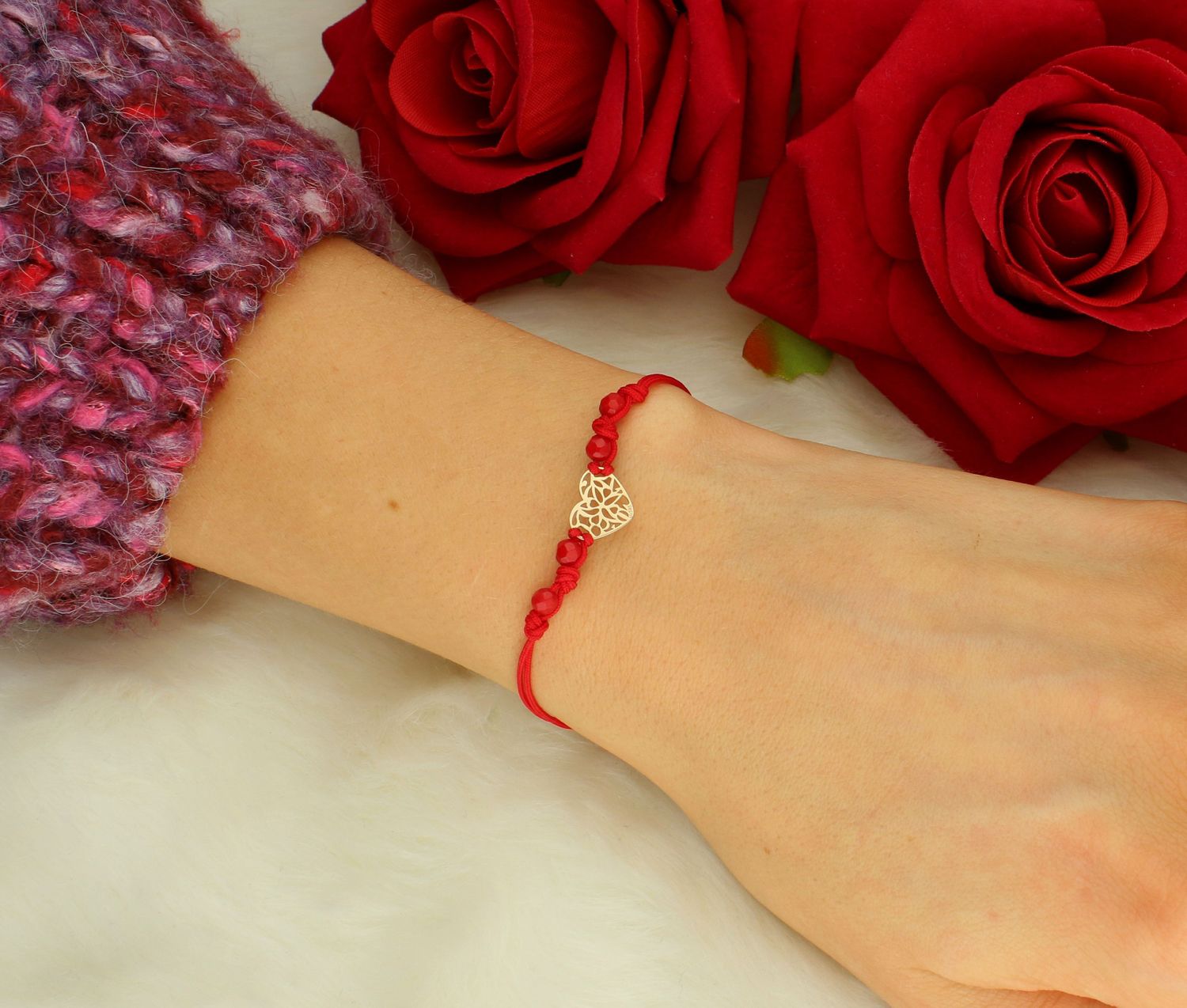 Bransoletka damska złota na sznureczku serce ażurowa pr 585, BG3132v20 Bransoleta złota z czerwonym sznurkiem, ozdobiona sercem to bardzo modny, nowoczesny akcent dla kobiet lubiących1.jpg