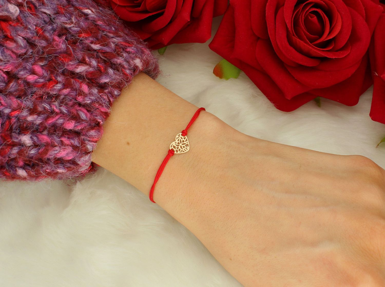 Bransoletka damska złota na sznureczku serce ażurowa pr 585, BG3132v37 Bransoleta złota z czerwonym sznurkiem, ozdobiona sercem to bardzo modny, nowoczesny akcent dla kobiet lubiących1.jpg