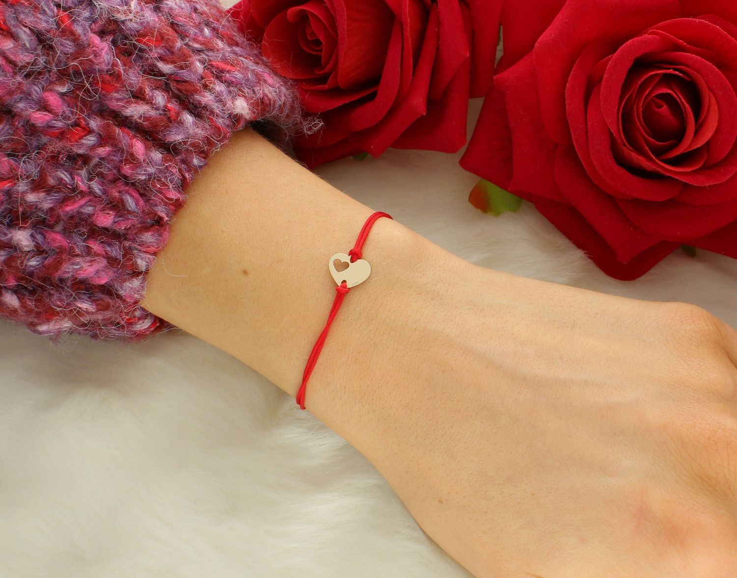 Bransoletka damska na sznureczku serduszko pr 585, BG3132v39. Bransoleta złota z czerwonym sznurkiem, ozdobiona sercem to bardzo modny, nowoczesny akcent dla kobiet lubiących1.jpg