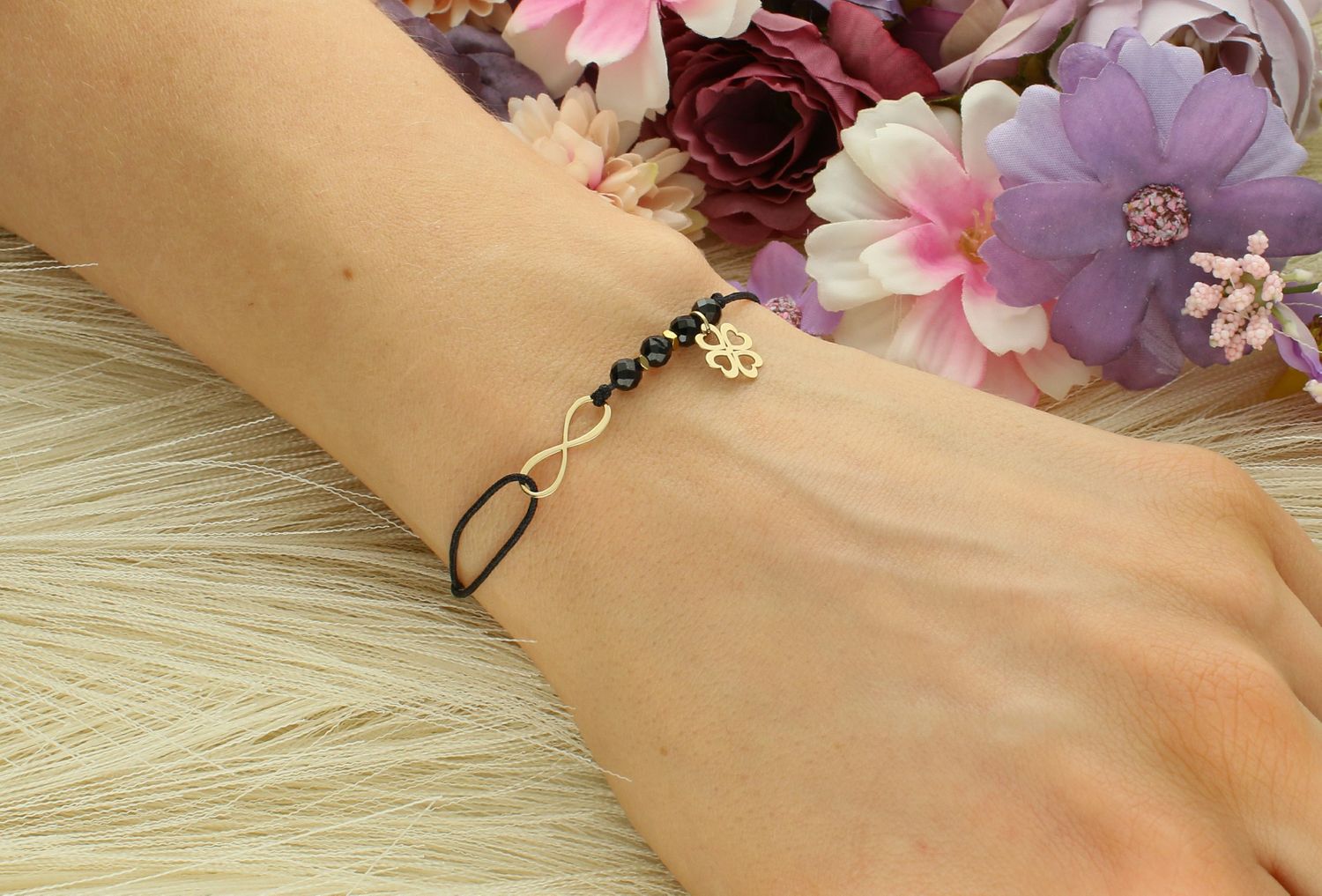 Bransoletka złota na sznureczku czarna hematyt pr 585, BG3166v2 Bransoleta złota z czarnym sznurkiem to bardzo modny, nowoczesny akcent dla kobiet lubiących podkreślać swoją indywidualność 1.jpg