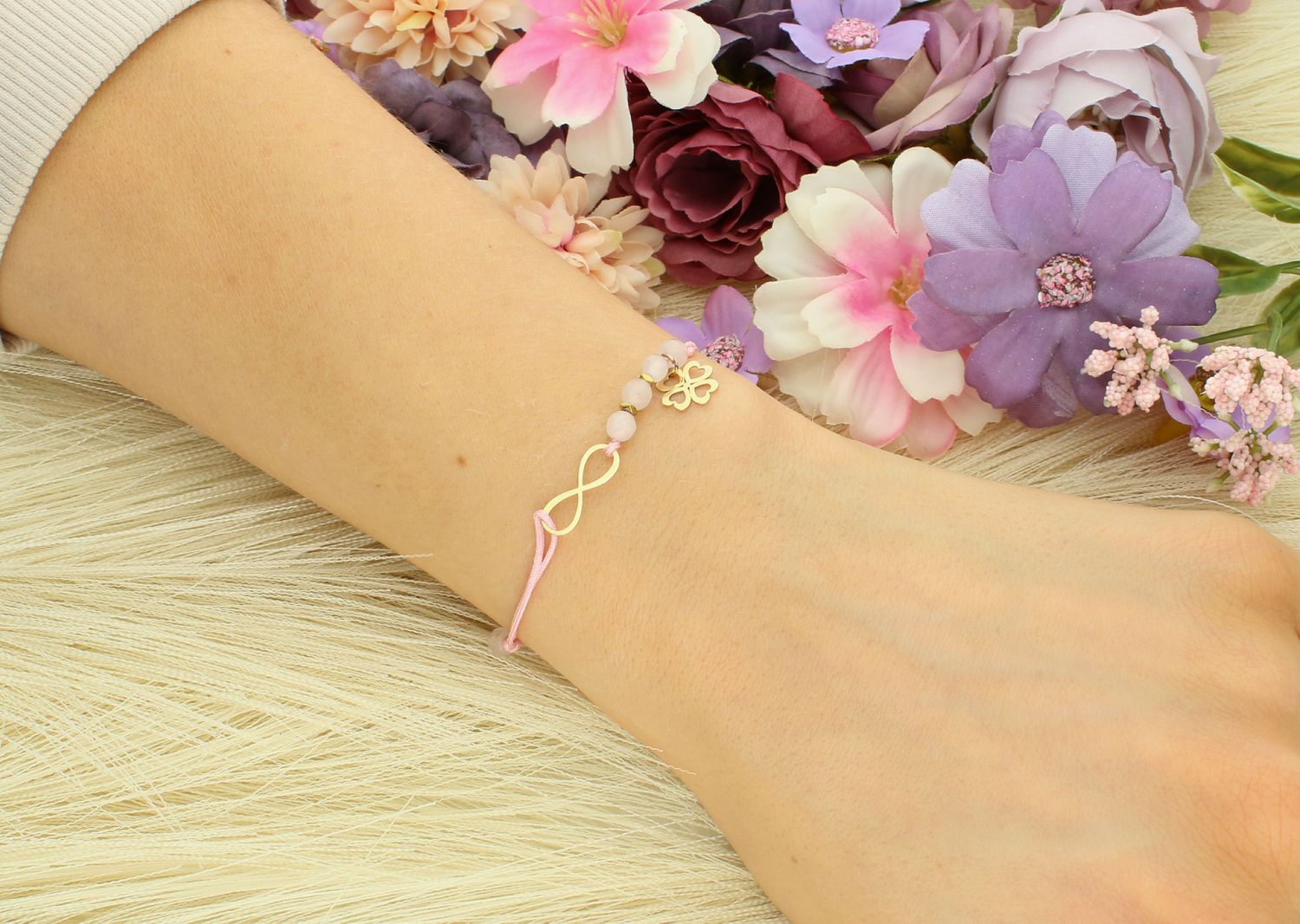 Złota bransoletka damska znak nieskończoności, koniczynka na sznureczku próba 585, BG3166v5. Bransoleta złota z różowym sznurkiem to bardzo modny, nowoczesny akcent dla kobiet lubiących podkreślać1.jpg