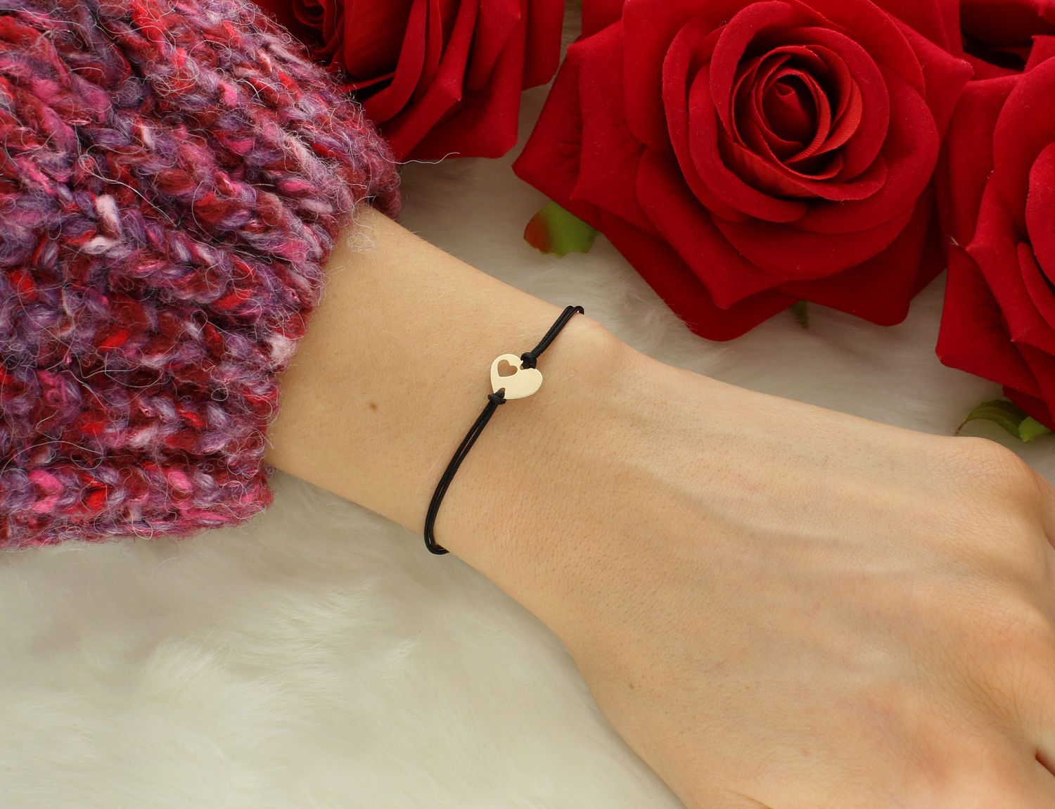 Bransoletka damska na sznureczku czarnym z sercem pr 585, BG3225v10 Bransoleta złota z czarnym sznurkiem, ozdobiona sercem złotym to bardzo modny, nowoczesny akcent dla kobiet lubiących1.jpg