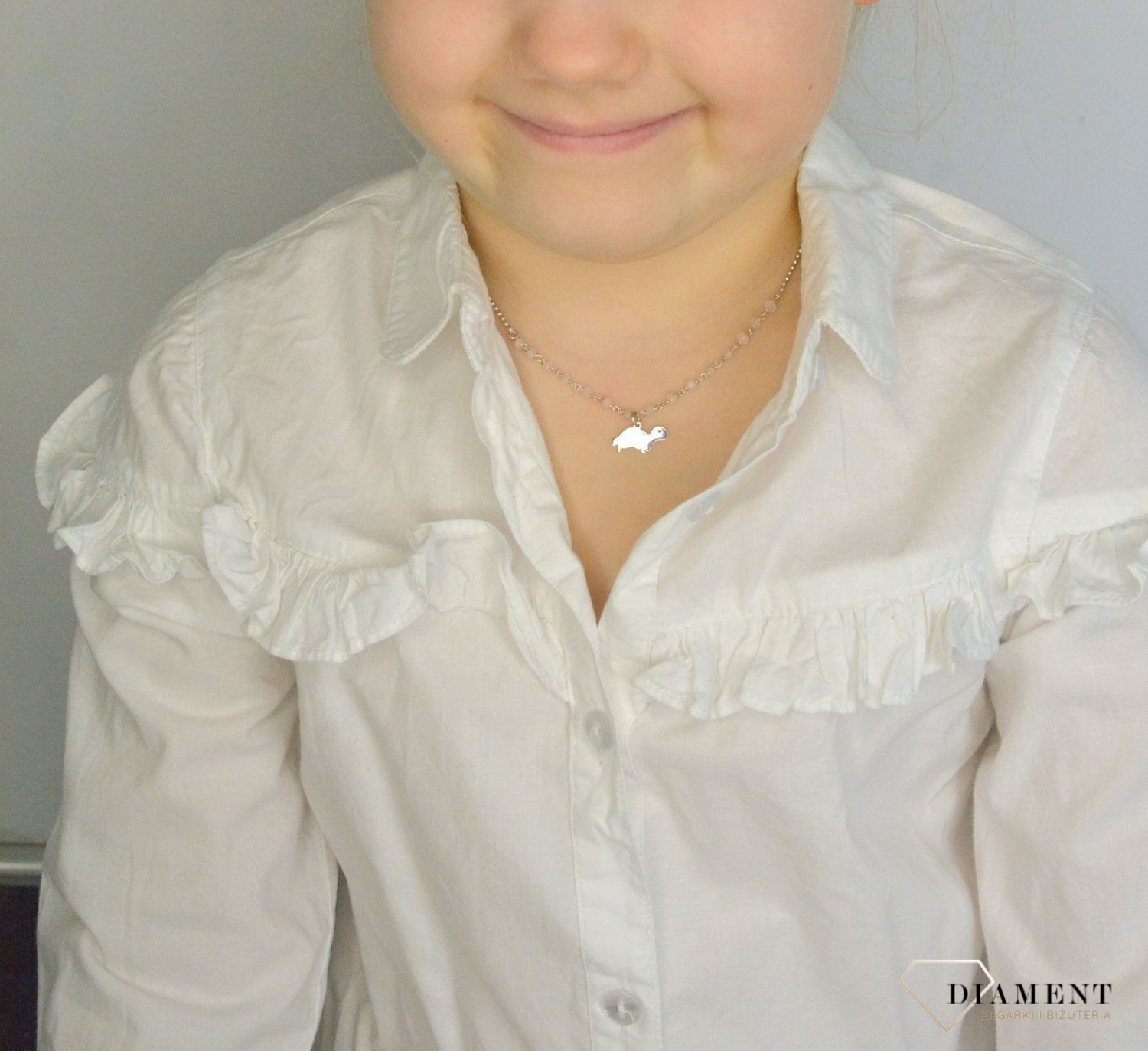 Urokliwy naszyjnik srebrny z próby 925, ozdobiony różowymi koralikami nadają kompozycji wyjątkowego wdzięku..jpg