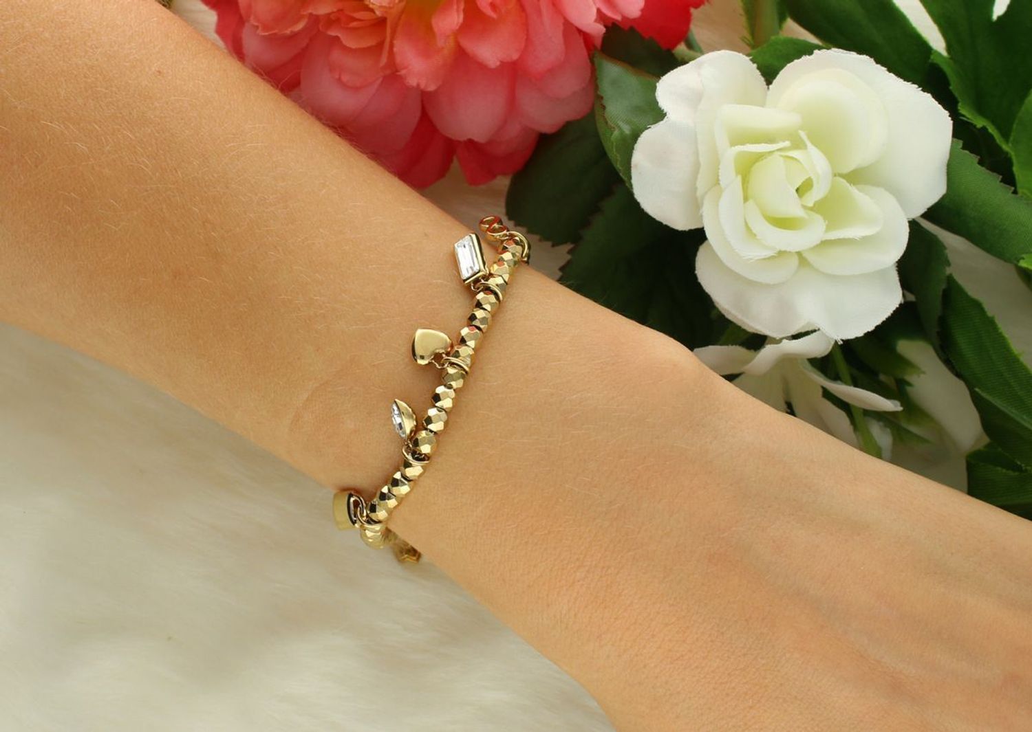 Odkryj bransoletkę Brosway Chakra BHKB250 – złota stal chirurgiczna, zawieszki z symbolami i kryształy. Biżuteria z przesłaniem w oryginalnym opakowaniu. Idealna na prezent!1.jpg