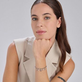 Bransoletka Brosway CHAKRA BHKB251 z kolekcji Chakra. Wykonana ze stali chirurgicznej 316L, ozdobiona białymi kamieniami i zawieszkami symbolizującymi szczęście i ochronę. Idealna na co dzień 2.jpg