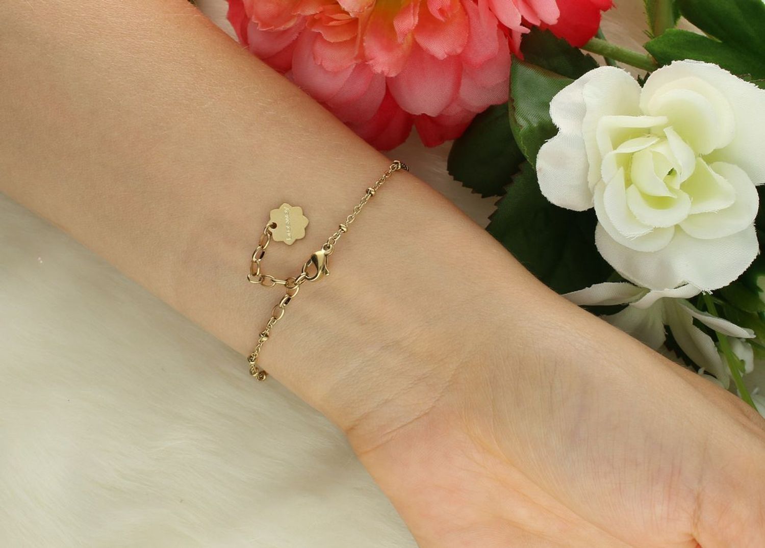 Bransoletka Brosway Chakra BHKB262 – stal 316L, złoty PVD, biały koralik, zawieszka nieskończoności. Stylowy dodatek z eleganckim przesłaniem.1.jpg