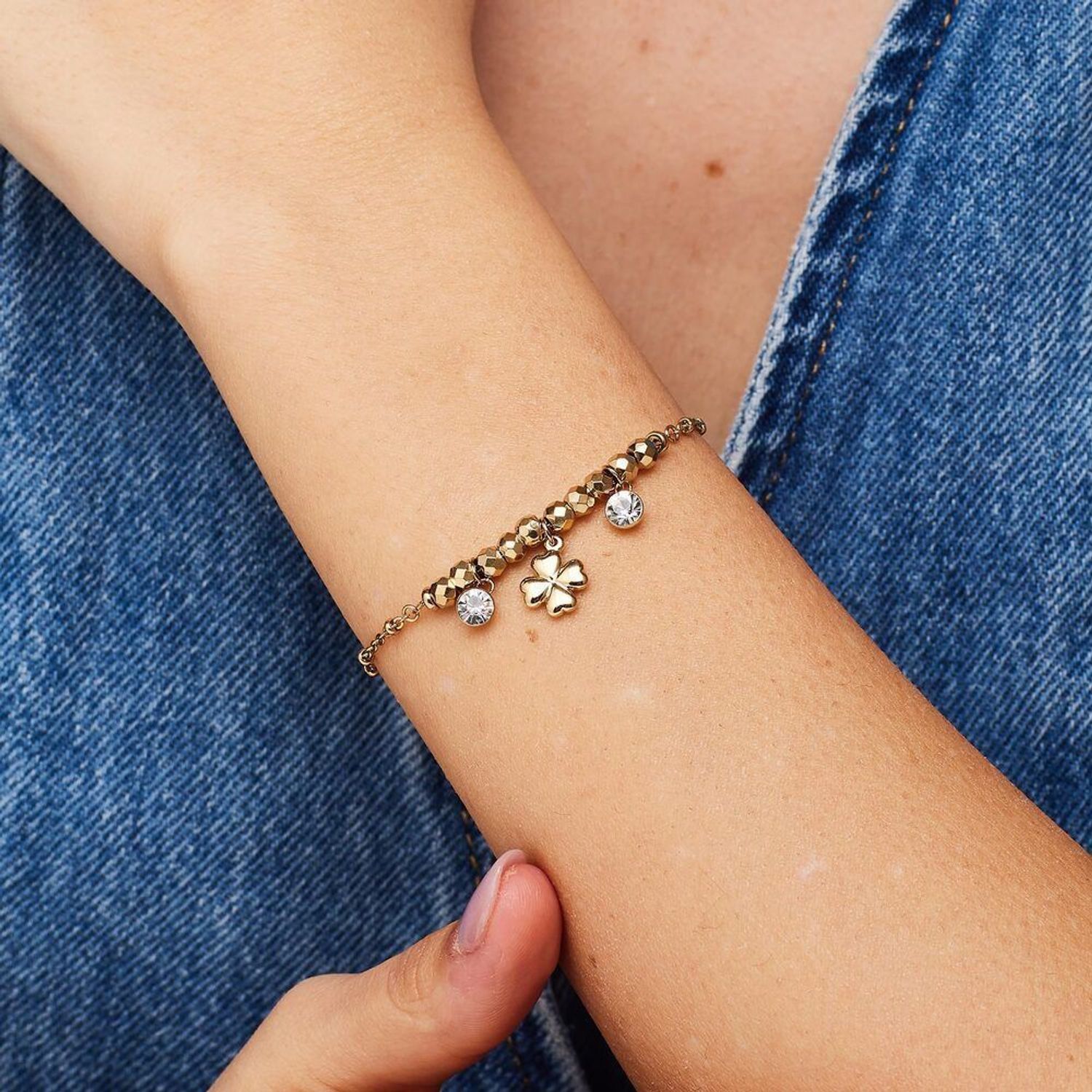 Złota bransoletka Brosway Chakra BHKB266 z koniczynką i przezroczystymi kamieniami. Symbol szczęścia i elegancji. Oryginalne pudełko, idealna na prezent.1.jpg