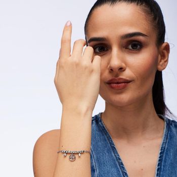 Bransoletka Brosway CHAKRA BHKB269 wykonana ze stali chirurgicznej 316L. Ozdobiona kryształami i symbolem drzewa życia – elegancka, trwała i idealna na prezent.2.jpg