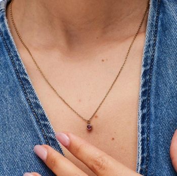 Komplet biżuterii Brosway Chakra BHKLE02 – naszyjnik i bransoletka z sercem i czerwonym kryształkiem .jpg