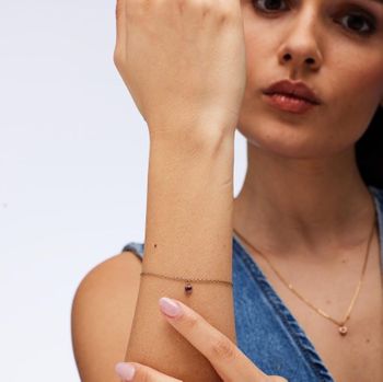 Komplet biżuterii Brosway Chakra BHKLE02 – naszyjnik i bransoletka z sercem i czerwonym kryształkiem  1.jpg