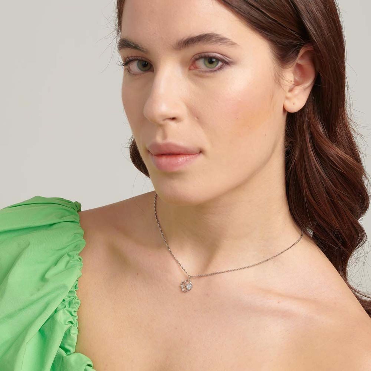 Naszyjnik stalowy Koniczynka z cyrkoniami Brosway Chakra BHKN091.jpg