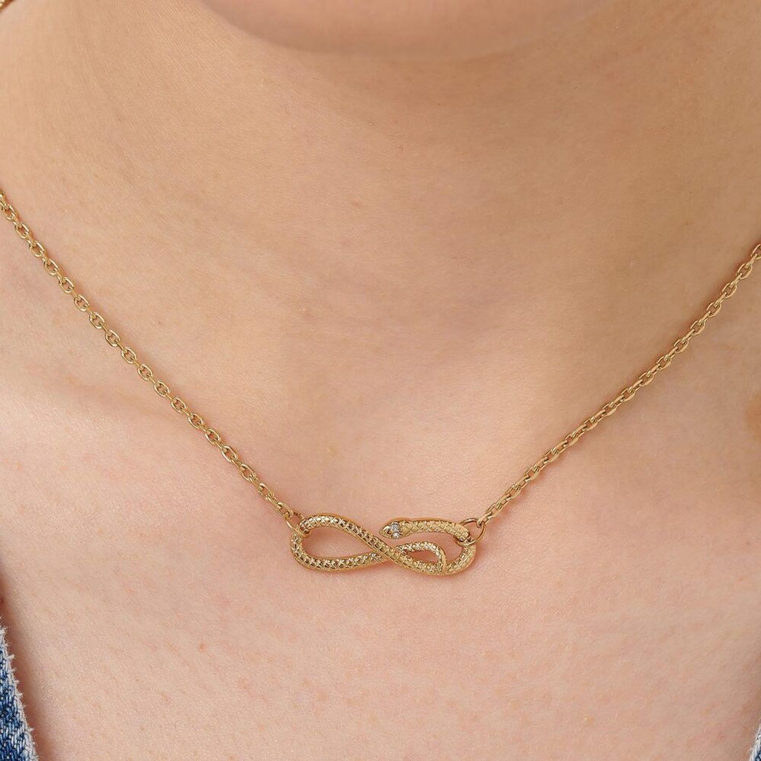 Naszyjnik stalowy pozłacany wąż Brosway Chakra BHKN148.jpg