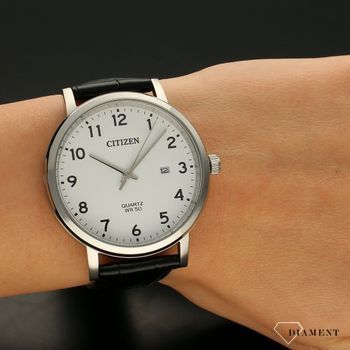 Zegarek męski  Citizen BI5070-06A na pasku skórzanym w czarnym kolorze z czytelnymi czarnymi cyframi na białej tarczy.  (5).jpg