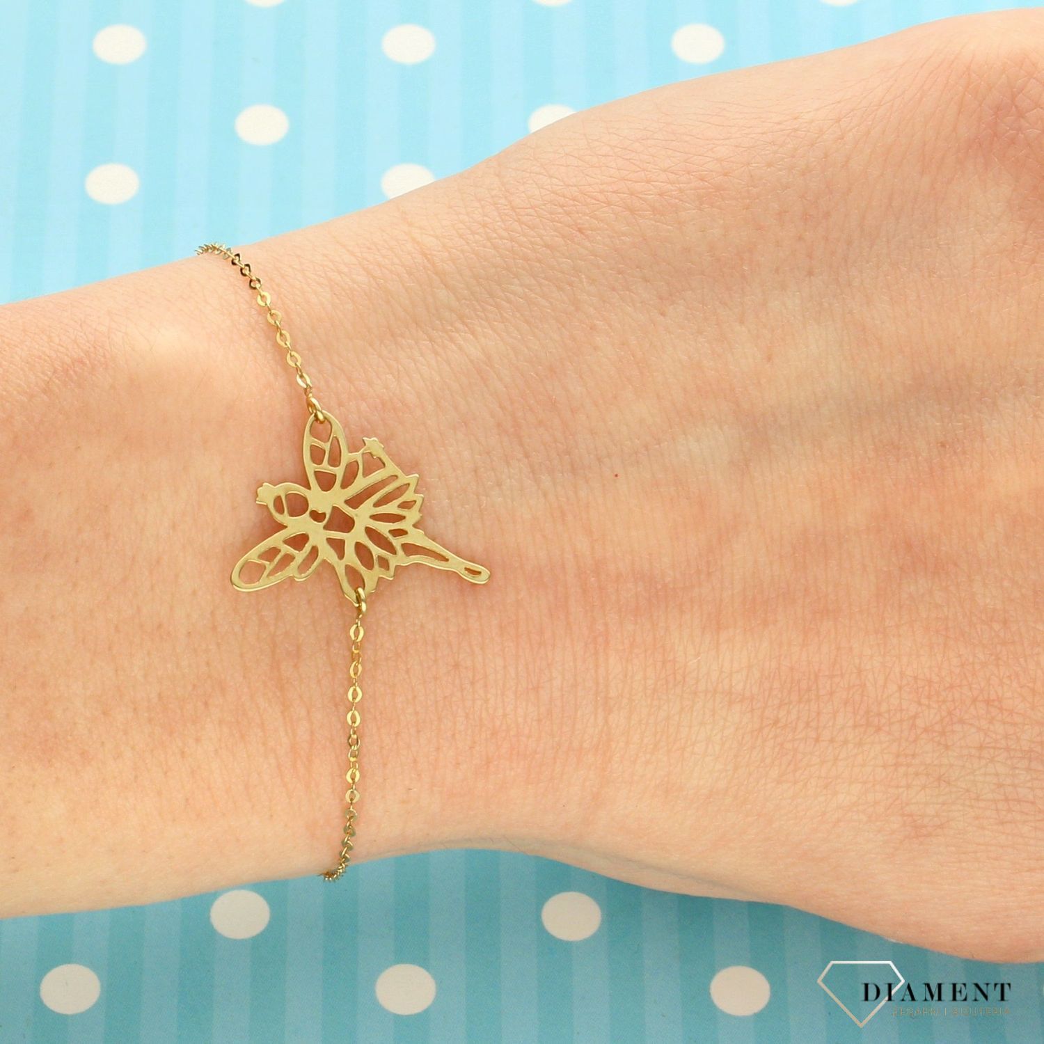 Piękna złota bransoletka typu celebrytka z nowoczesnym elementem ozdobnym w postaci wróżki. Bransoletka została wykonana z wysokiej jakości złota próby 585.  (1).jpg