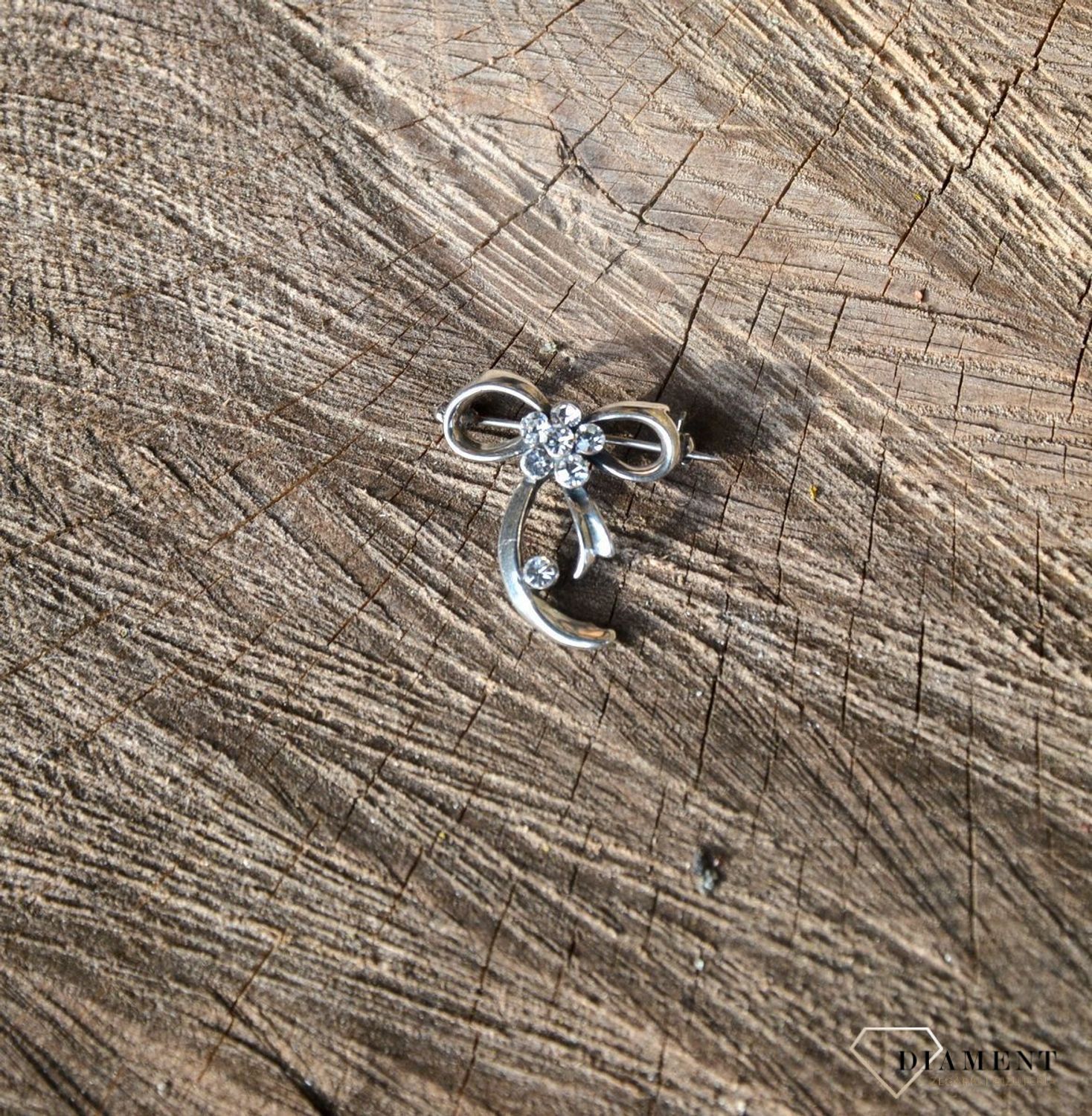 Srebrna broszka kokardka z cyrkoniami BKBR000000-332.jpg