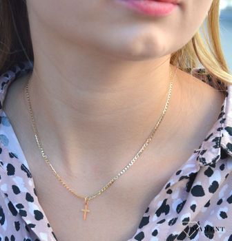 Złota zawieszka na łańcuszek krzyżyk diamentowany 1,5 cm BKKZ000000-398 (2).JPG