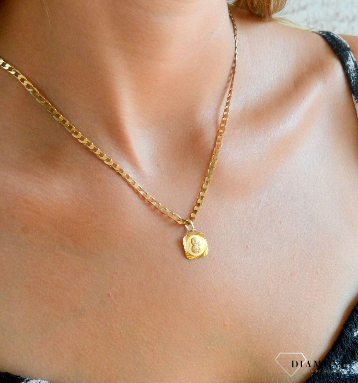 Złota zawieszka 585 medalik z wizerunkiem Matki Boskiej BKZ000000-009.jpg