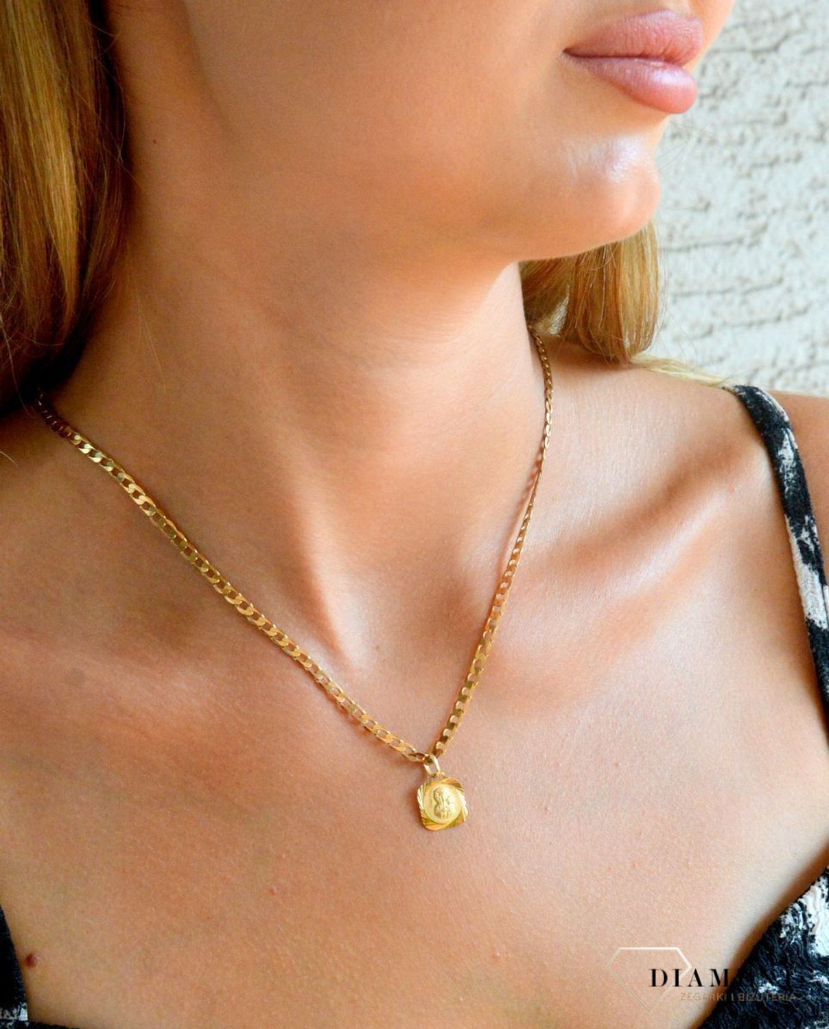 Złota zawieszka 585 medalik z wizerunkiem Matki Boskiej BKZ000000-009.jpg