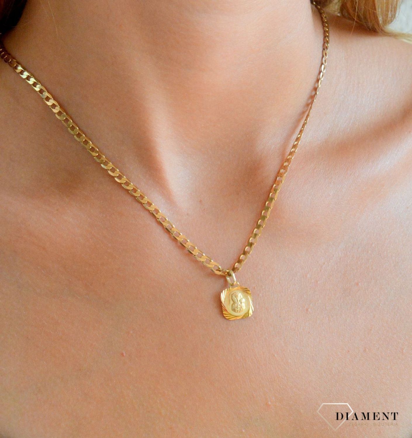 Złota zawieszka 585 medalik z wizerunkiem Matki Boskiej BKZ000000-009.jpg