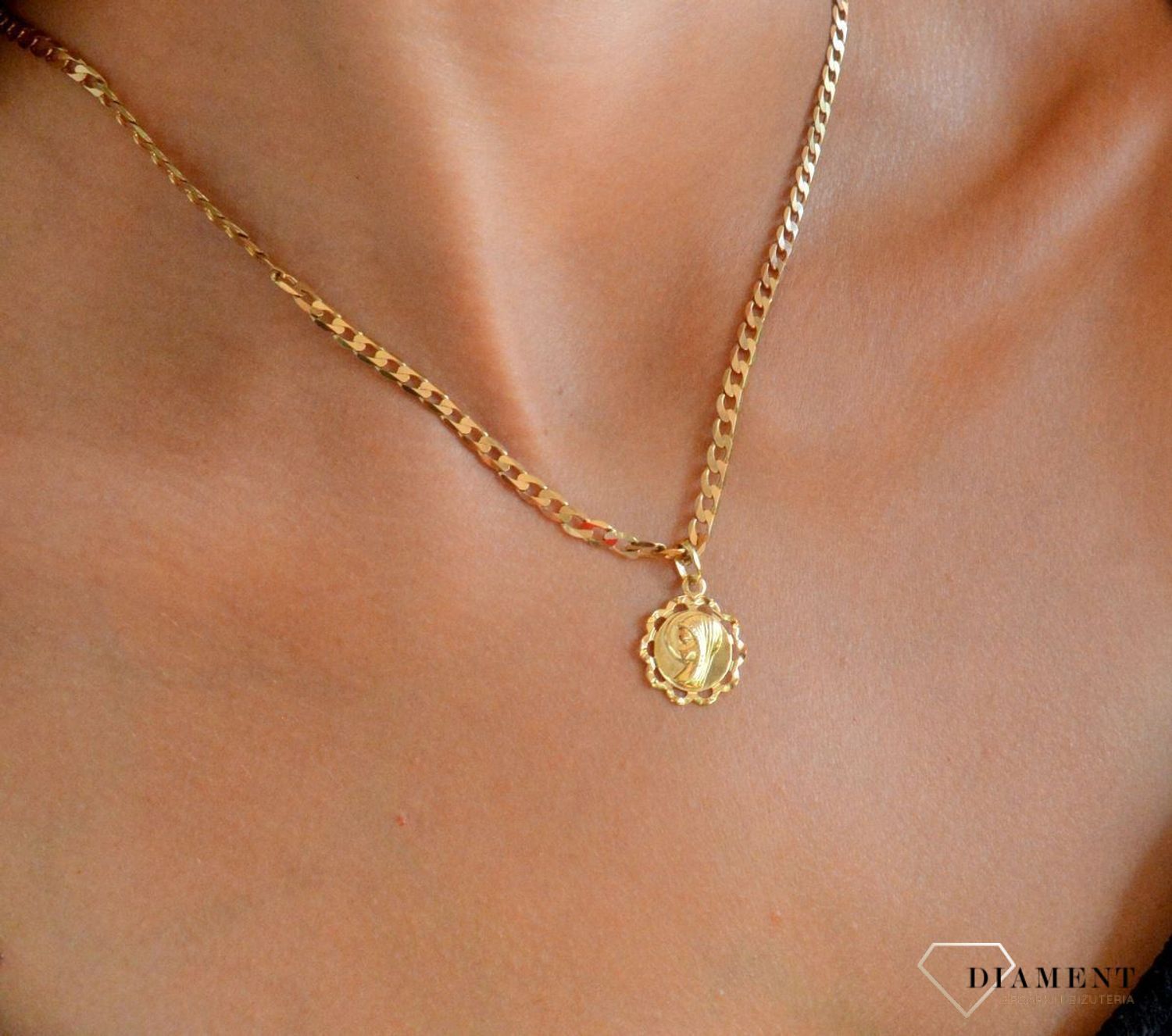 Złota zawieszka 585 medalik z wizerunkiem Matki Boskiej BKZ000000-013 (2).jpg