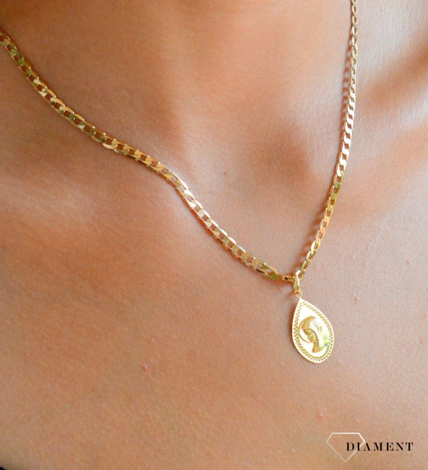 Złota zawieszka 585 medalik z wizerunkiem Matki Boskiej BKZ000000-058.jpg