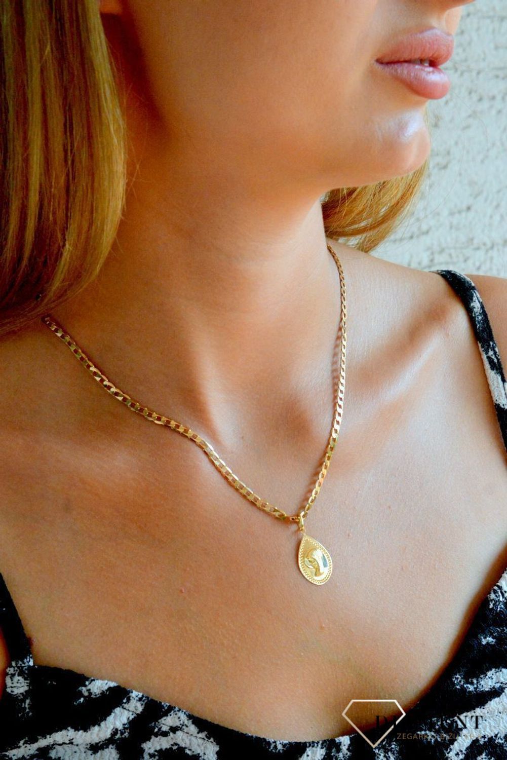 Złota zawieszka 585 medalik z wizerunkiem Matki Boskiej BKZ000000-058.jpg