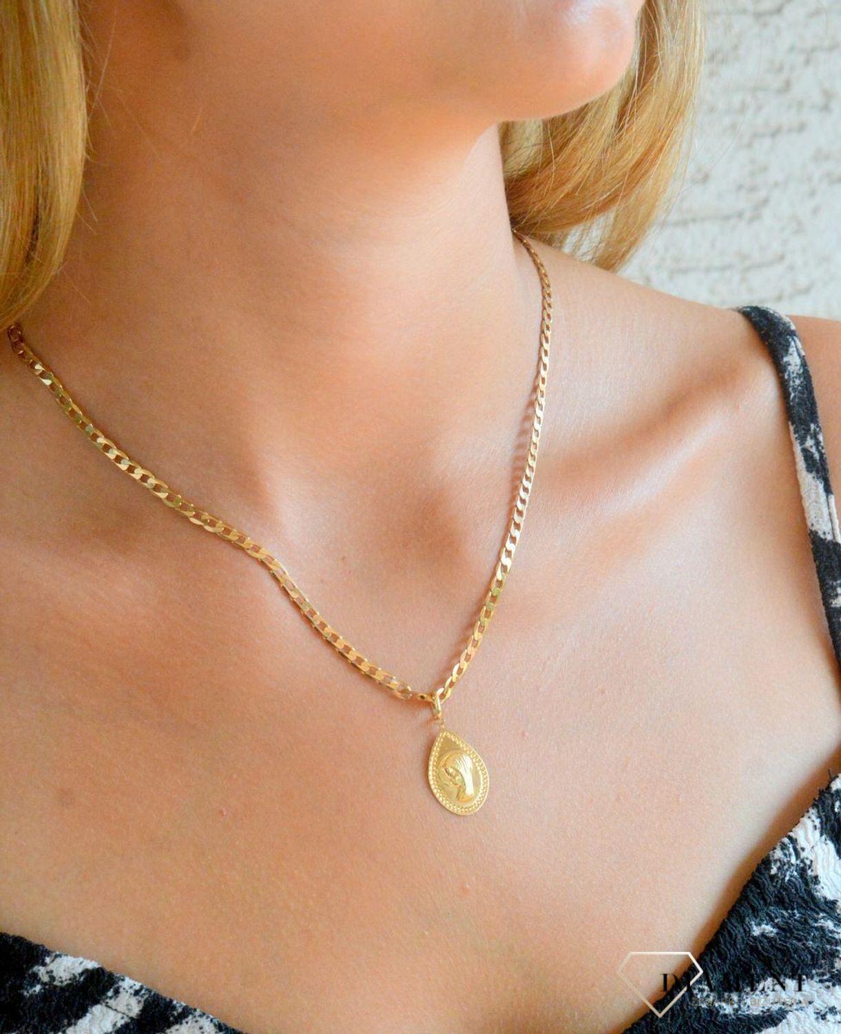 Złota zawieszka 585 medalik z wizerunkiem Matki Boskiej BKZ000000-058.jpg