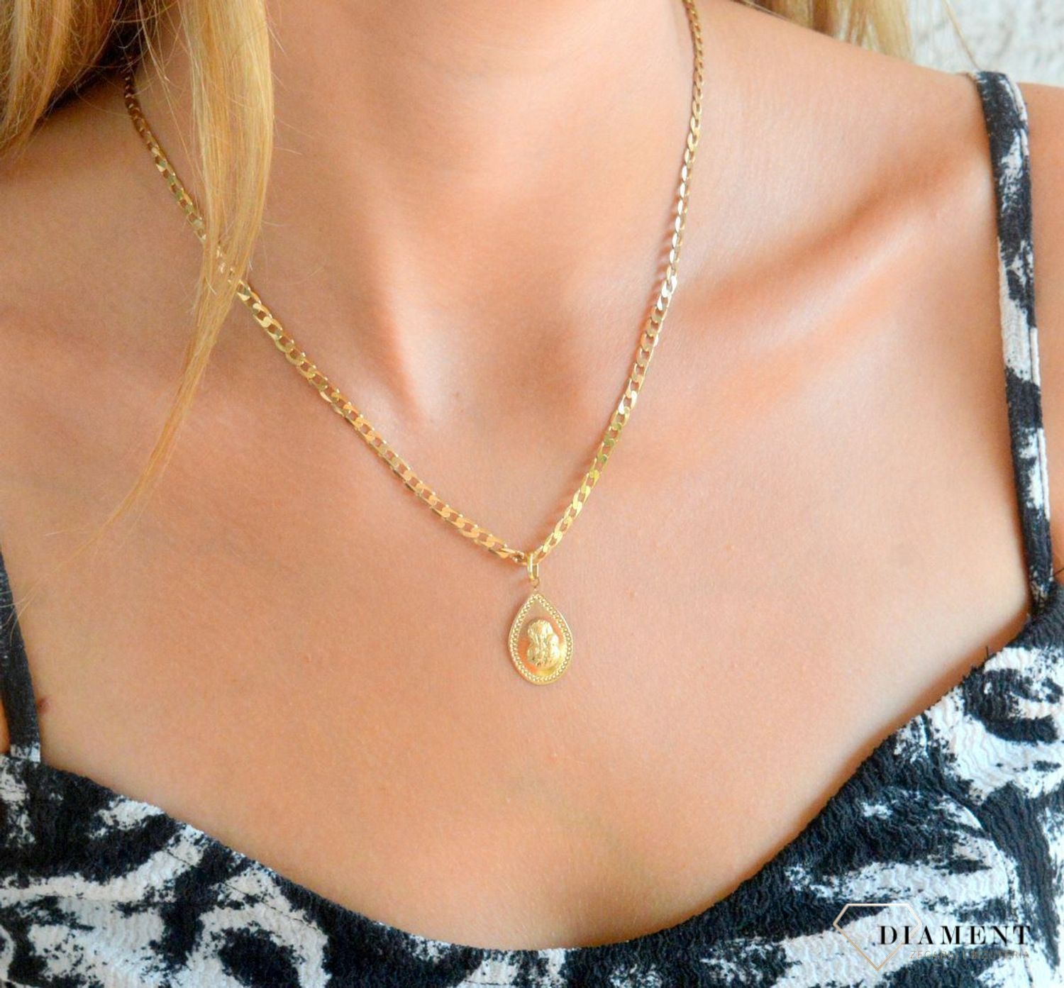 Złota zawieszka 585 medalik z wizerunkiem Matki Boskiej BKZ000000-058.jpg