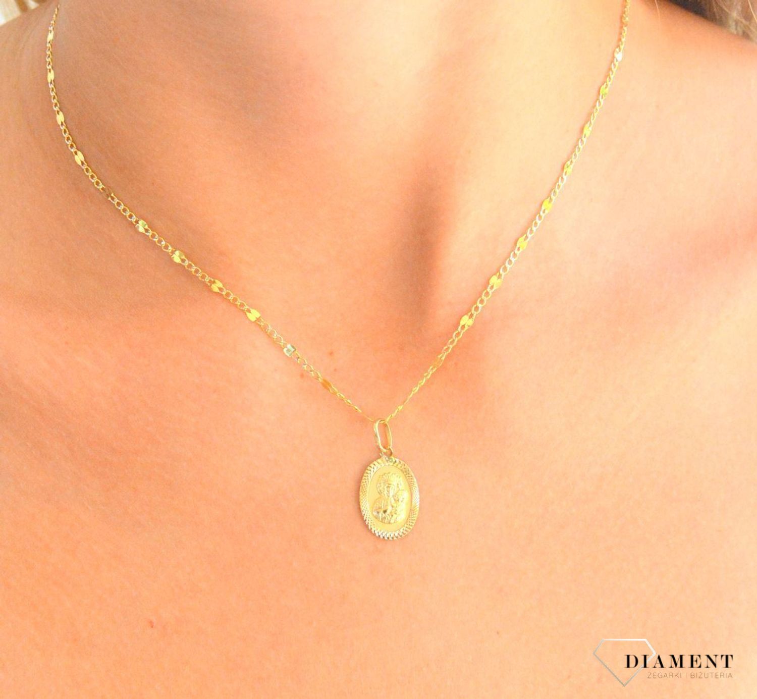 Złota zawieszka 585 medalik Matka Boska Częstochowska BKZ000000-403 (2).jpg