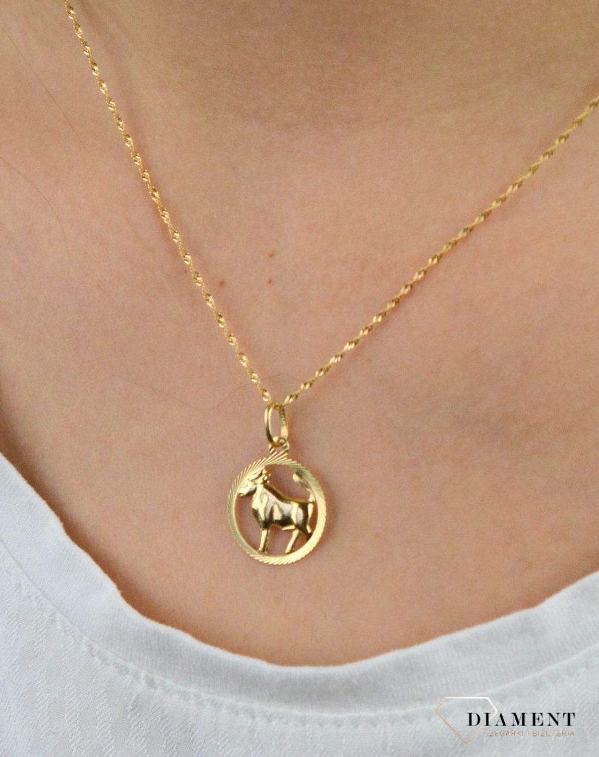 Złota zawieszka okrągły znak zodiaku Byk BKZ000000-425.jpg